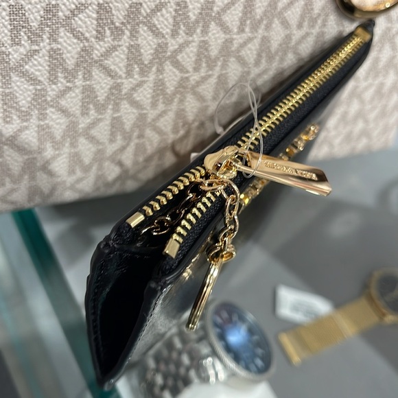 MICHAEL KORS
Jet Set Travel Small Top Zip Coin Pouch With ID Keychain 
Black
NWT - Picture 15 of 16